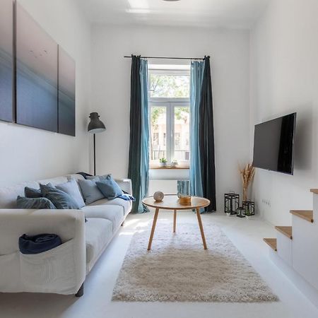 Black And White Apartment Budapest Exterior foto